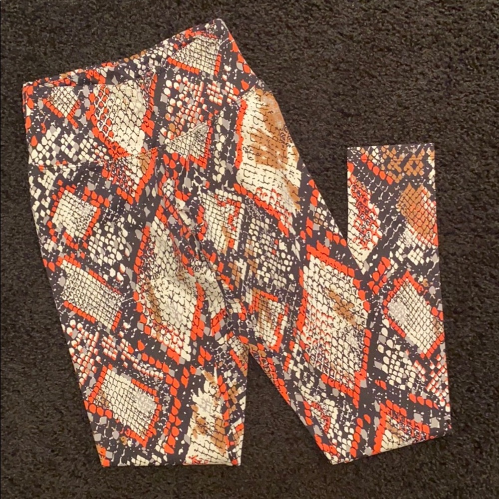 Brazil wear snake skin leggings